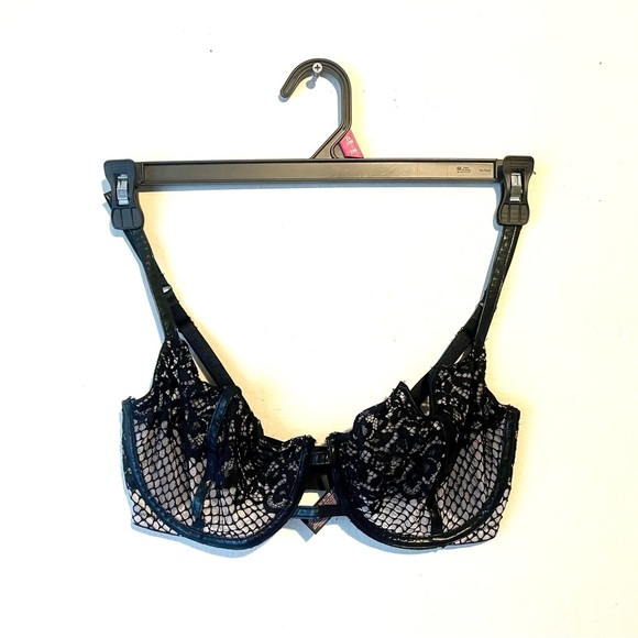 VICTORIA'S SECRET VERY SEXY SCANDALOUS BLACK BRA Size 34DD - Picture 2 of 8